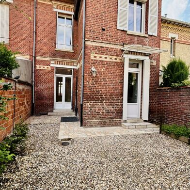 Maison 6 pièces 1570 €