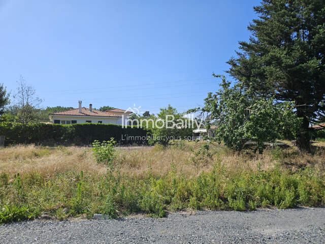 RARE SUR LÉOGNAN   TERRAIN À BÂTIR 890 m2 AVEC FORT POTENTIE — photo du bien