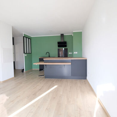 Appartement 3 pièces 819 €