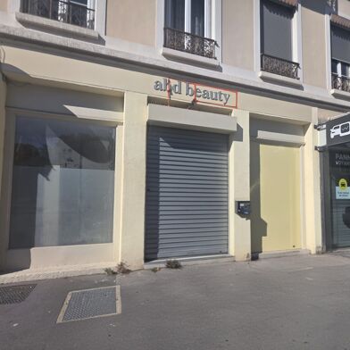 Commerce  240000 €