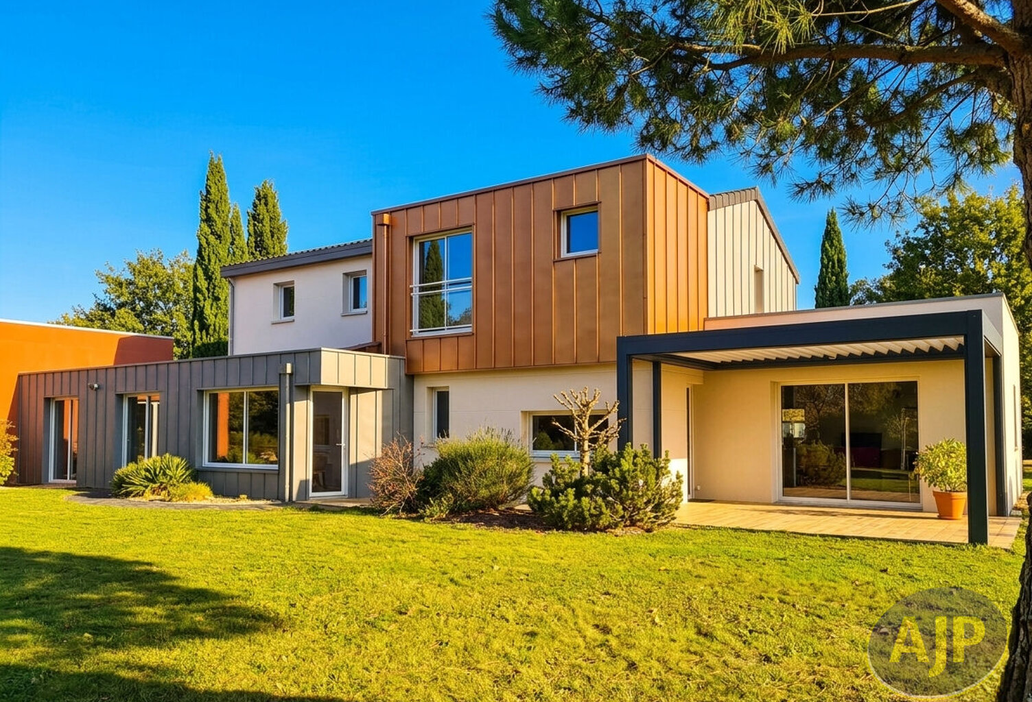 LEGÉ- Villa avec piscine intérieure ! — photo 1