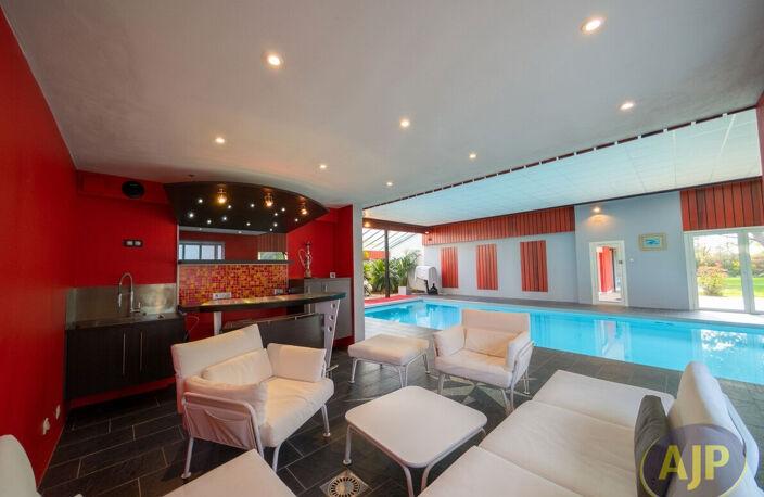 LEGÉ- Villa avec piscine intérieure ! — photo 2