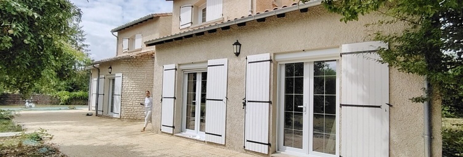 Maison 8 Pièces 284 m² à vendre à Neuville-de-Poitou (86170)