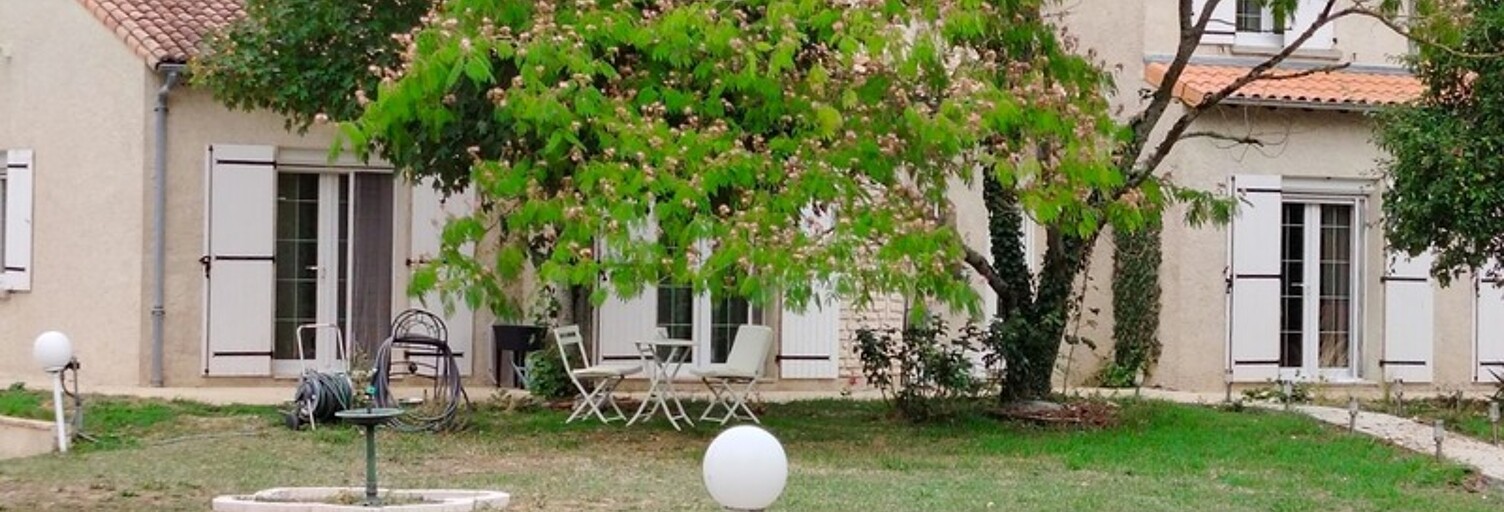 Maison 8 Pièces 284 m² à vendre à Neuville-de-Poitou (86170)