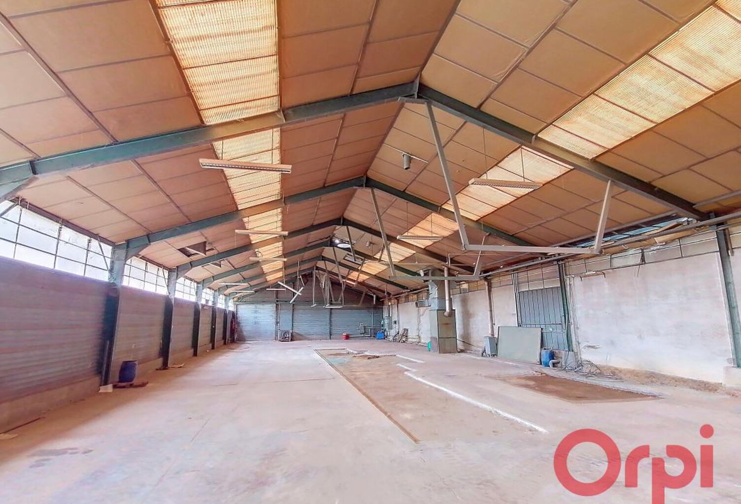 Bien Commercial À Vendre — photo 1