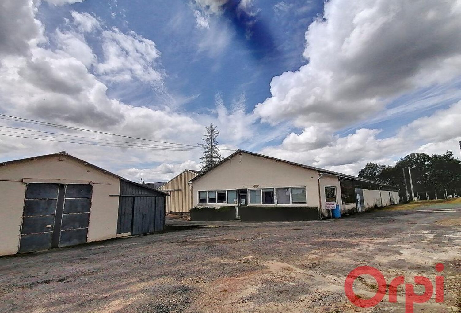 Bien Commercial À Vendre — photo 1