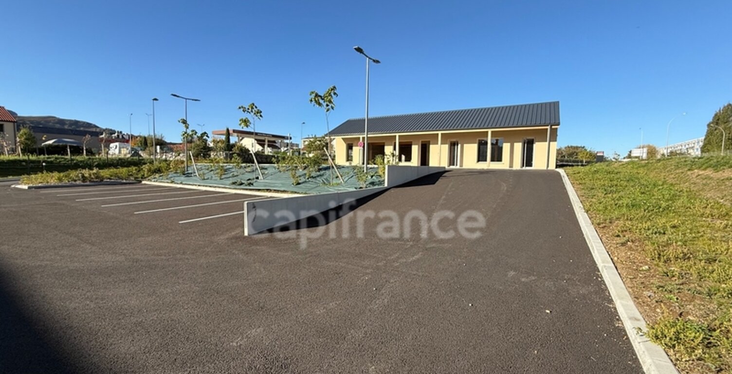 Locaux commerciaux emplacement stratégique, forte visibilité — photo 1
