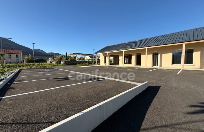 Locaux commerciaux emplacement stratégique, forte visibilité — photo 2