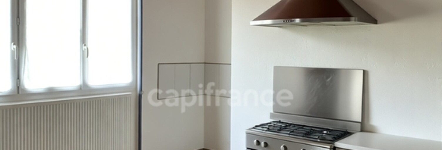 Immeuble  84 m² à vendre à Noirétable (42440)