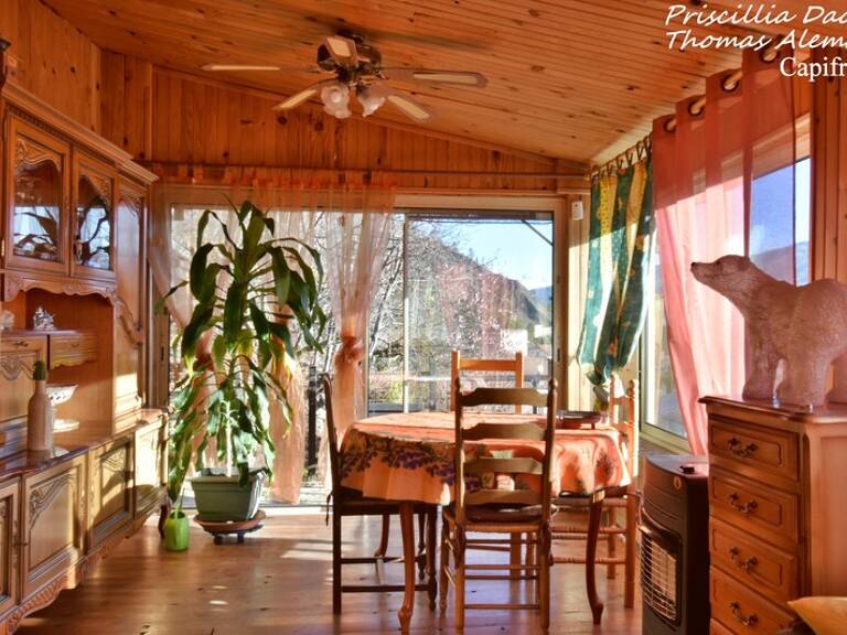 Maison de Village avec extérieur. VIAGER occupé 1 Tête. LA SAULCE (05) — photo 1
