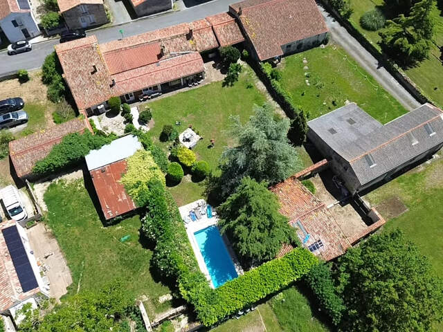 Maison Vouille Les Marais 8 pièce(s) 157 m2 — photo du bien