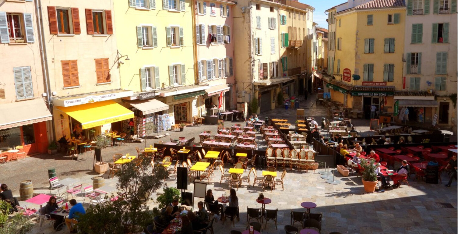Appartement T2,de 40,75 m2 , avec terrasse de 15 m2 ,dans le centre de Hyeres les palmiers — photo 1
