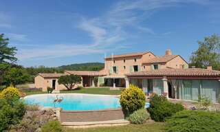 Maison 10 Pièces 600 m² à vendre à Goult (84220)