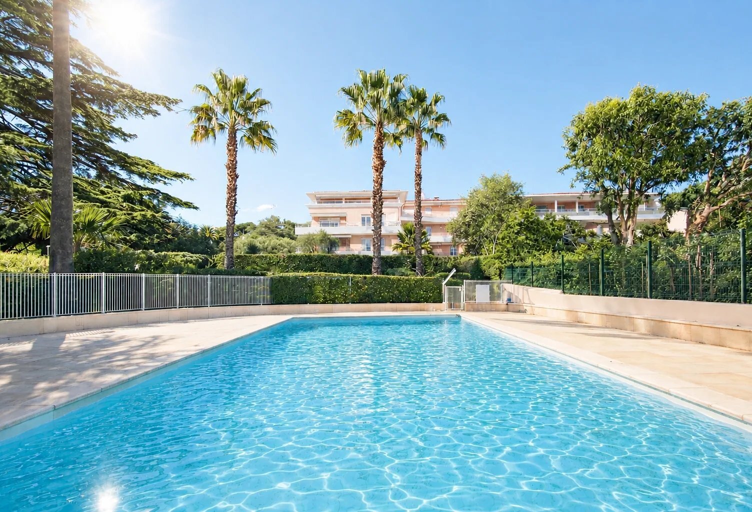 Cannes – Quartier Oxford | Spacieux T4 avec vaste terrasse, jard — photo 1