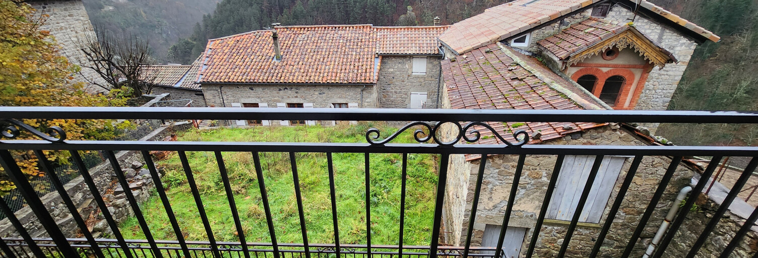 Maison 6 Pièces 103 m² à vendre à Vallées-d'Antraigues-Asperjoc (07530)