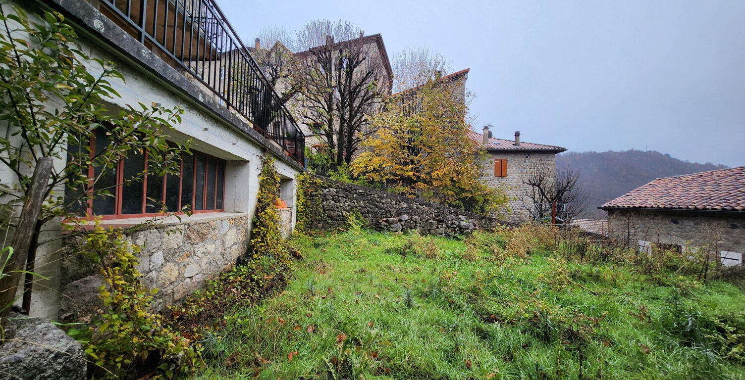 Maison de village en pierre - avec balcons, terrasses et jar — photo 1