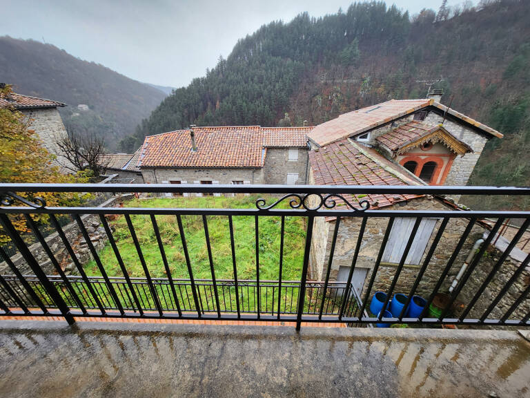 Maison de village en pierre - avec balcons, terrasses et jar — photo 1
