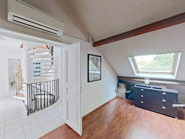 Maison familiale 1éà m²  Double garage, jardin & terrasse — photo du bien