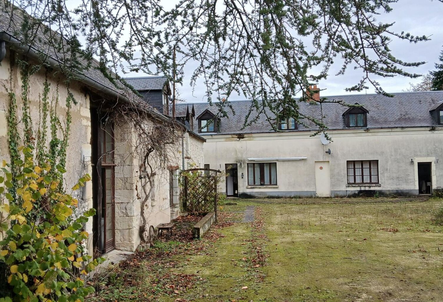 propriété  de 4 maisons et 3 gîtes  grande piscine — photo 1