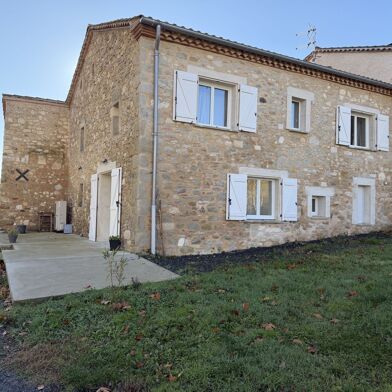 Maison 6 pièces 990 €