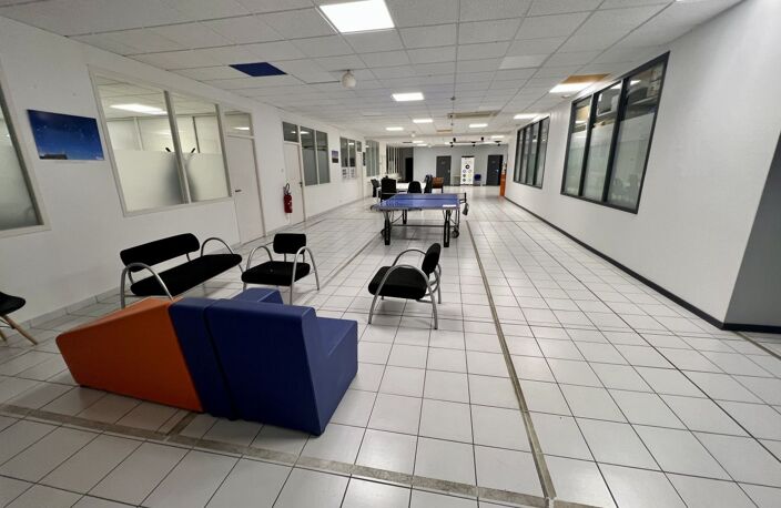 Local commercial Entrepot — photo 2