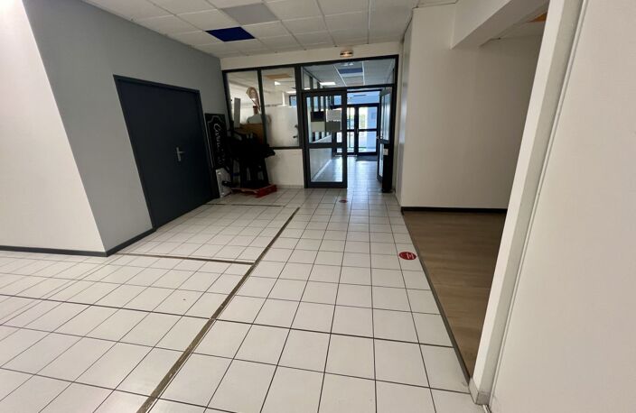 Local commercial Entrepot — photo 3