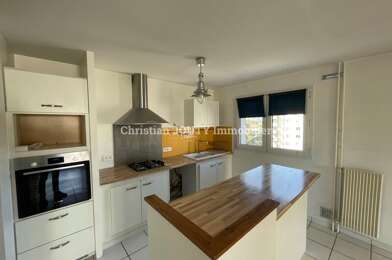 Appartement 3 pièces 868 €