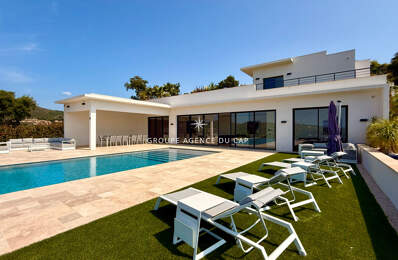 LES ISSAMBRES VILLA LUXUEUSE VUE MER PANORAMIQUE 7 CHAMBRES AVEC GARAGE 4  VOITURES PISCINE INTÉRIEURE ET EXTÉRIEURE — photo du bien