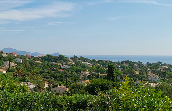 A VENDRE VILLA VUE MER 4 PIECES  2/3 CHAMBRES AVEC TERRASSE JARDIN ET GARAGE AUX ISSAMBRES — photo 4