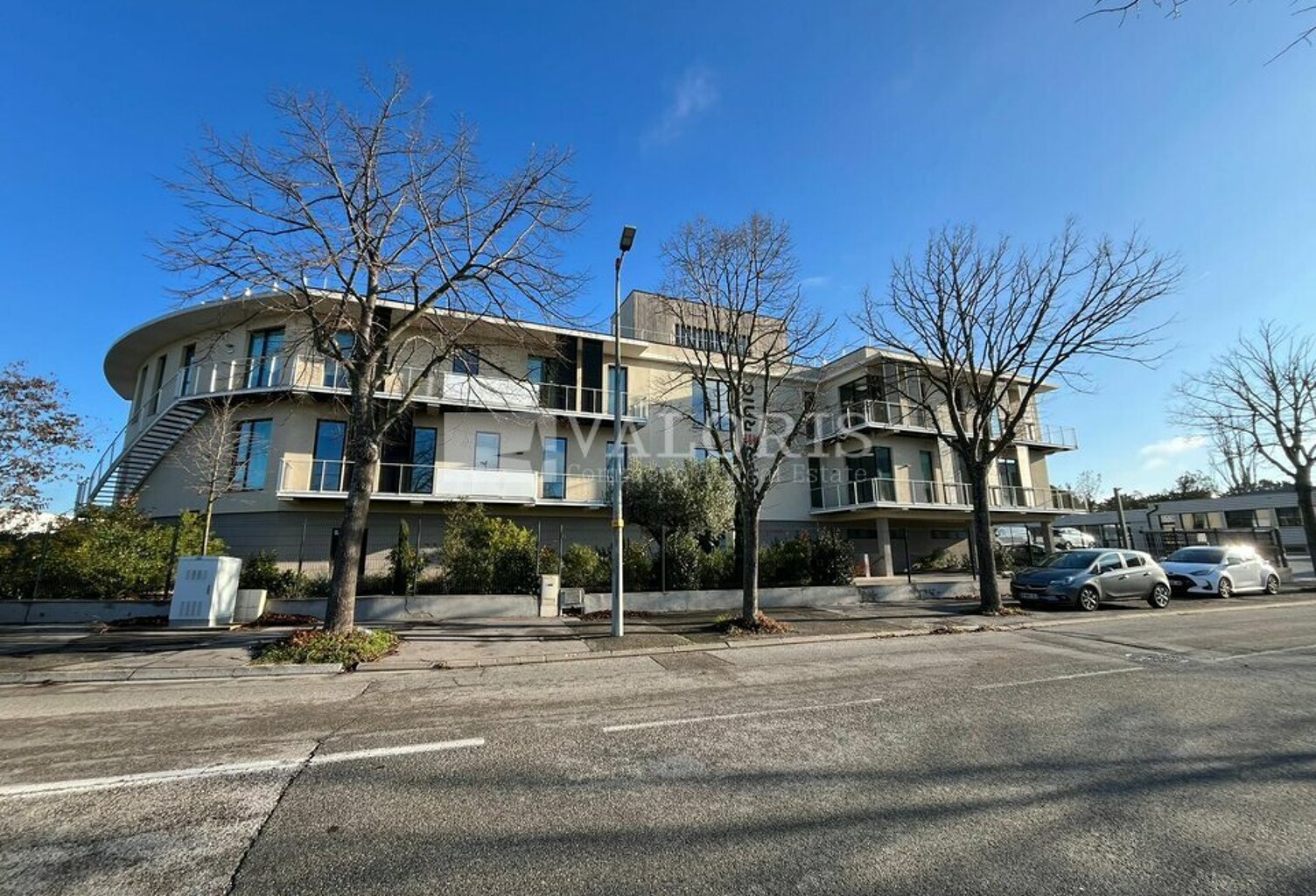 BUREAUX à LOUER — photo 1