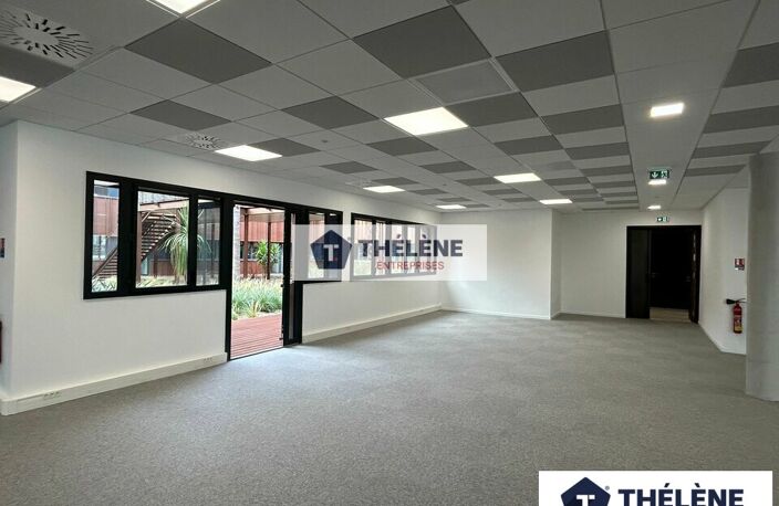 BUREAUX à LOUER — photo 2