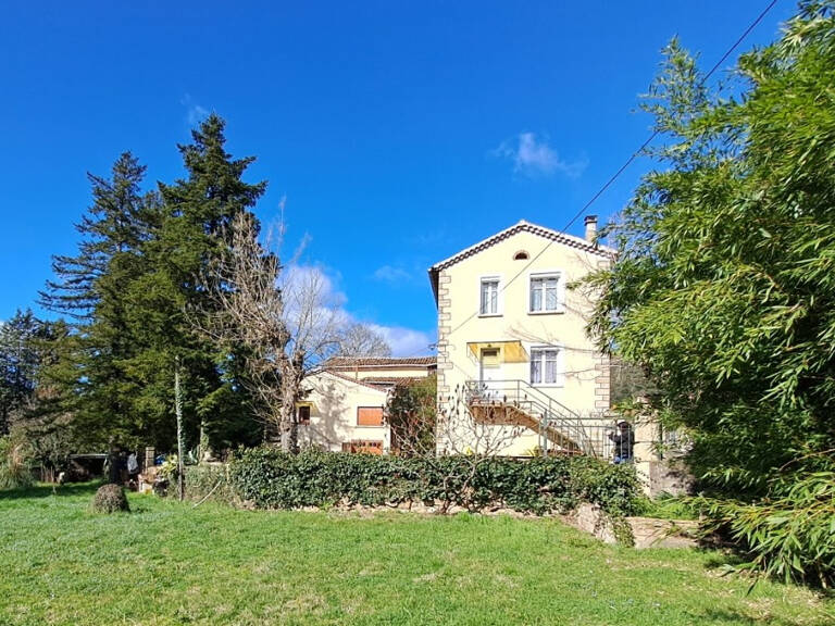 Lot : maison de 3 appartements et terrain constructible de 7000 m2 — photo 1