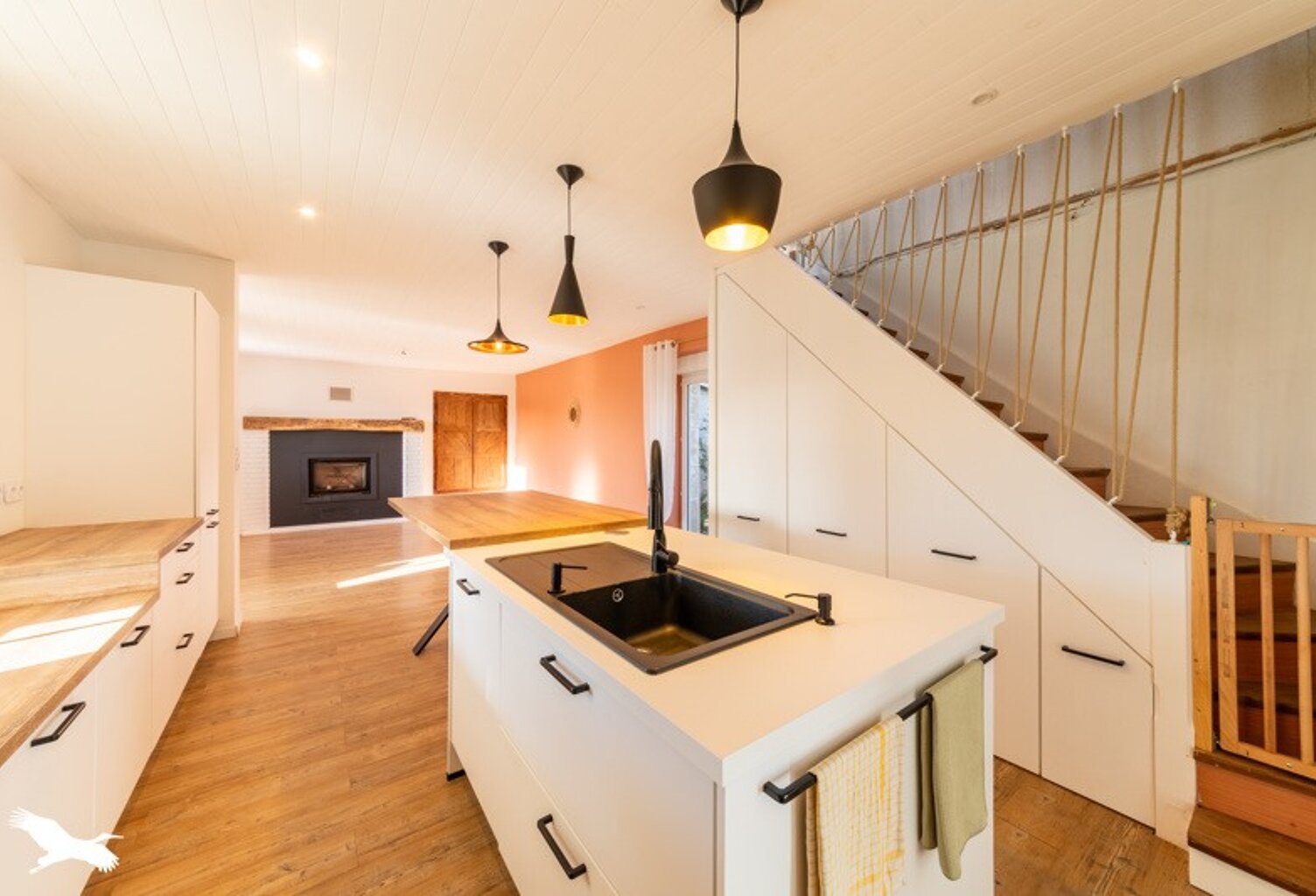 Maison en pierre de 4 pièces principales — photo 1