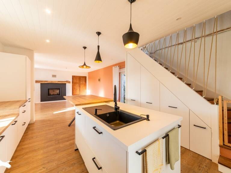 Maison en pierre de 4 pièces principales — photo 1