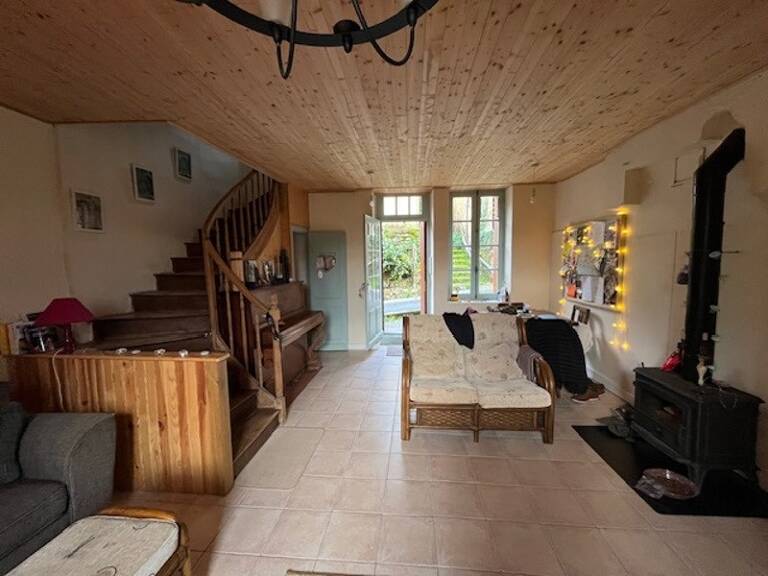Maison en pierre de 3 pièces principales — photo 1