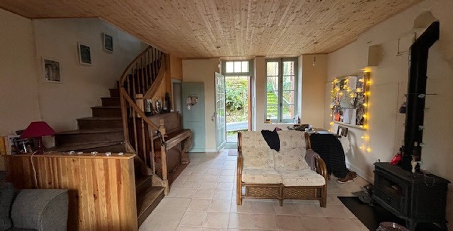Maison en pierre de 3 pièces principales — photo 1