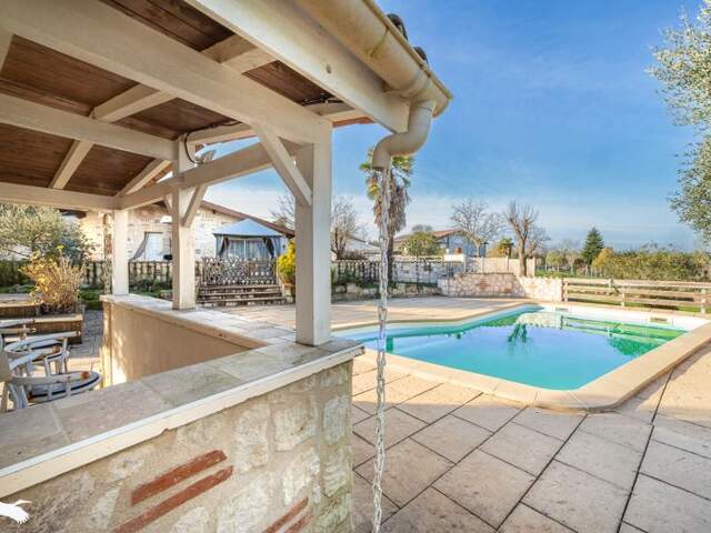Maison en pierre de 6 pièces principales — photo du bien
