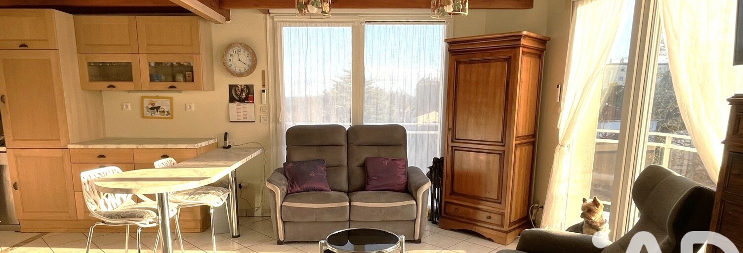 Immeuble  82 m² à vendre à Saintes (17100)