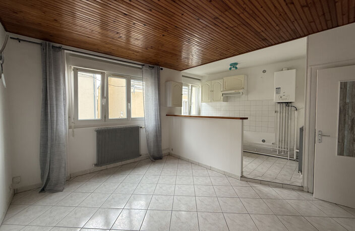 A LOUER -  APPARTEMENT TYPE 2 - LE MANS LES QUAIS — photo 2