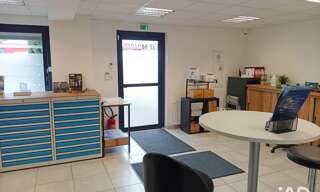 Bureau  200 m² à louer à Saint-Martin-d'Hères (38400)