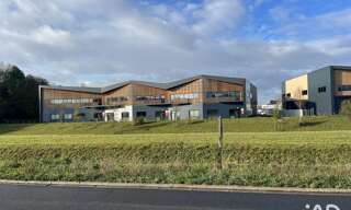 Commerce  912 m² à louer à Moissy-Cramayel (77550)