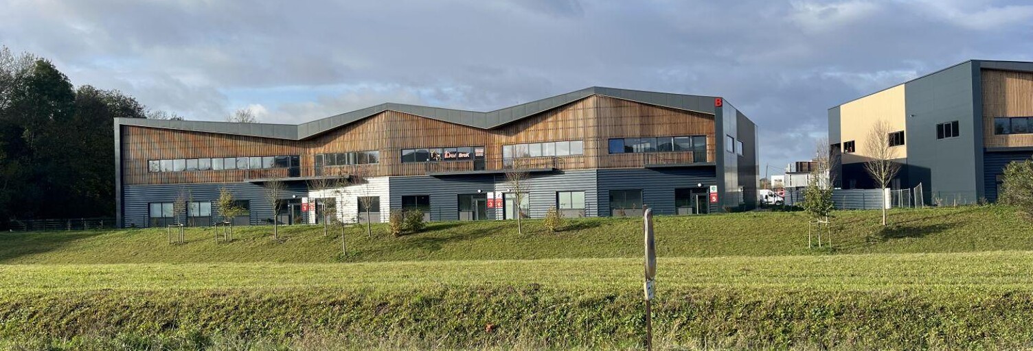 Commerce  912 m² à louer à Moissy-Cramayel (77550)