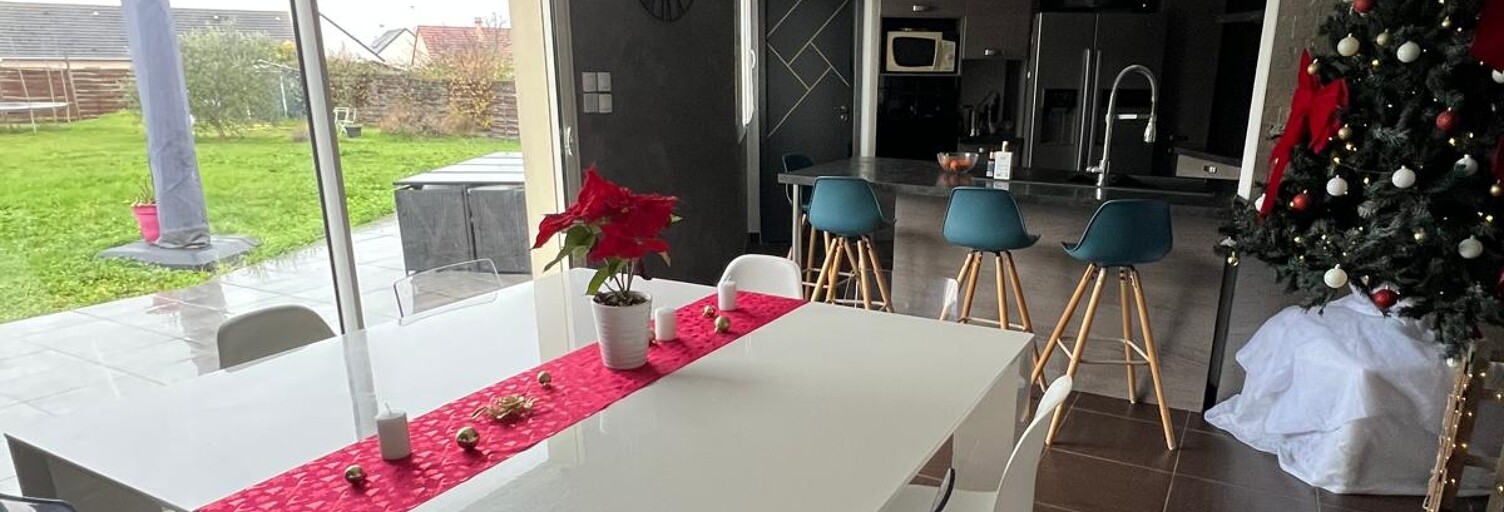 Maison 8 Pièces 144 m² à vendre à La Chapelle-Saint-Ursin (18570)