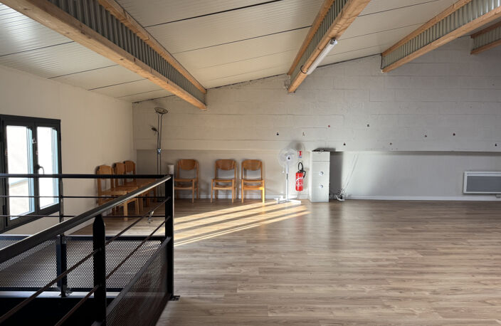 LOCAL PROFESSIONNEL 293M2 SAINT BENOIT — photo 4