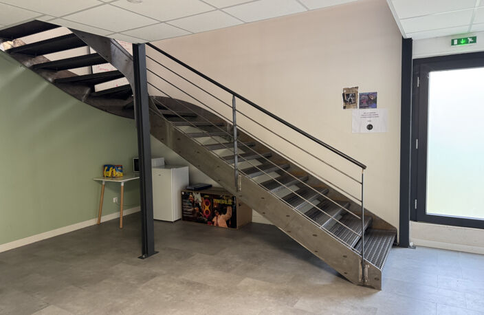 LOCAL PROFESSIONNEL 293M2 SAINT BENOIT — photo 5