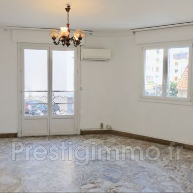 Appartement 5 pièces 1450 €