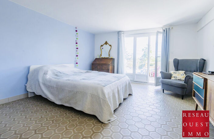 MAISON FAMILIALE DE 180M2 AU COEUR DU VILLAGE DE SAINT GENIS — photo 4