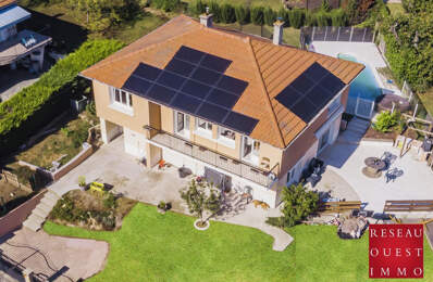 MAISON FAMILIALE DE 180M2 AU COEUR DU VILLAGE DE SAINT GENIS — photo du bien
