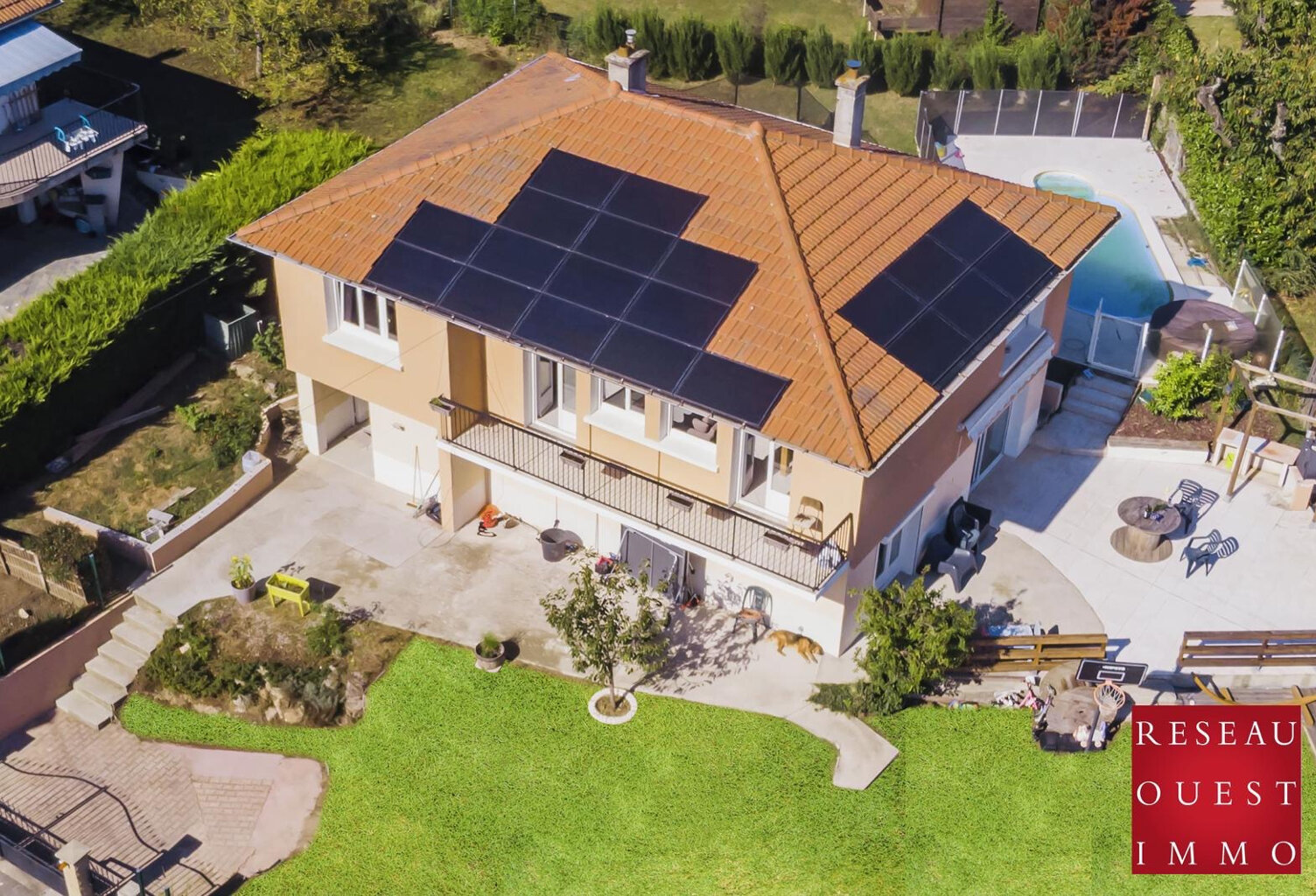 MAISON FAMILIALE DE 180M2 AU COEUR DU VILLAGE DE SAINT GENIS — photo 1