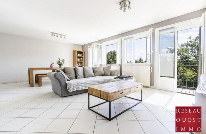 MAISON FAMILIALE DE 180M2 AU COEUR DU VILLAGE DE SAINT GENIS — photo 2